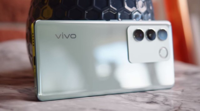vivo V27: элегантный и стильный телефон среднего класса с потрясающим дисплеем и отличной селфи-камерой