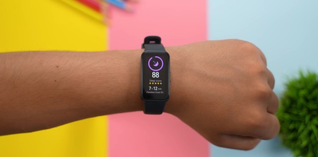 Лучше, чем Xiaomi Smart Band 8! Отзыв на лучший фитнес-браслет Huawei Band 8