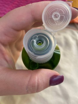 Мицеллярная вода-гель Elixir Jeunesse от французского бренда Yves Rocher: очищение, улучшение состояния, снятие макияжа