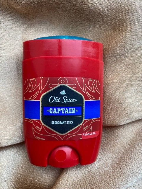 Old Spice Captain: эффективно устраняет пот, дарит приятный мужской аромат