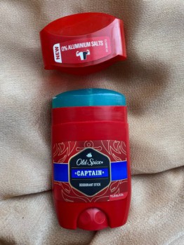 Old Spice Captain: эффективно устраняет пот, дарит приятный мужской аромат