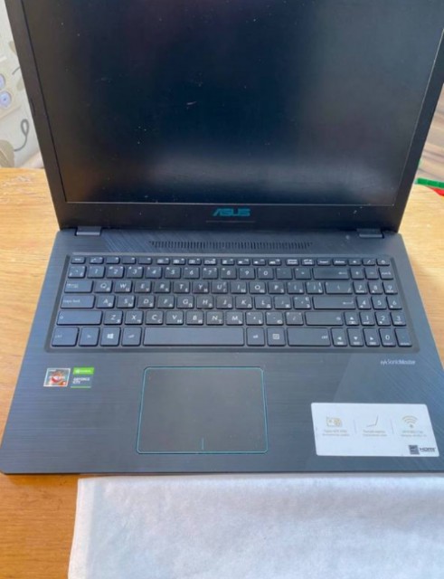 Asus M570D – ноутбук с хорошими характеристиками для работы, игр, серфинга в Интернете