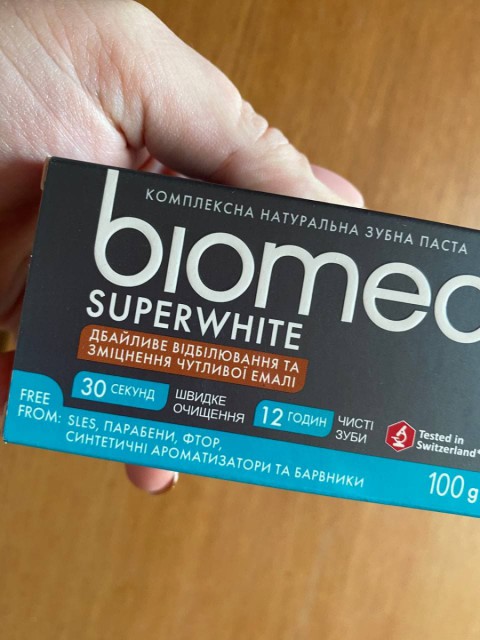 Отбеливающая зубная паста Biomed SUPERWHITE с кокосовым маслом – удобное использование, удобный формат, приятный аромат