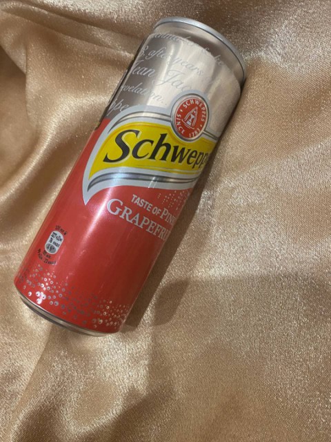 Газированный напиток Schweppes Грейпфрут – приятный вкус, аромат грейпфрута