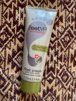 Крем для ног CracKed FeetUO Advanced от Oriflame – хорошее средство для ежедневного ухода за ногами