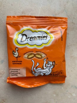 Вкусняшки для котов с курицей Dreamies – приятный вкус, экономный расход, радость для питомца